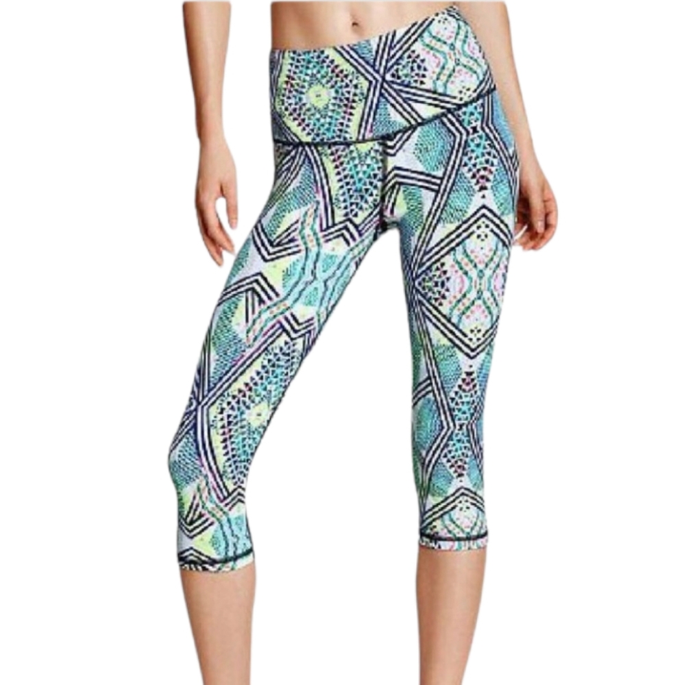 Victoria’s Secret Cropped Geometric Pattern Leggings Small